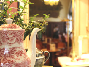 Das traditionelle Café Prag mit seinen berühmten Torten und einer weit zurückreichenden Kaffeehausgeschichte ist einer der ersten Adressen in Schwerin.